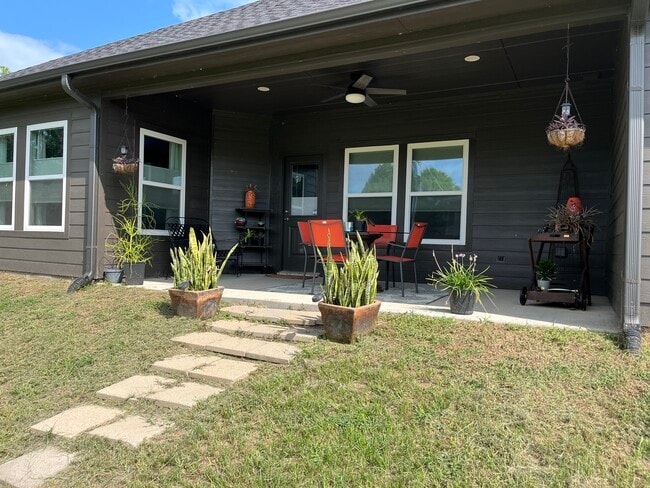 Building Photo - 223 Port Dr