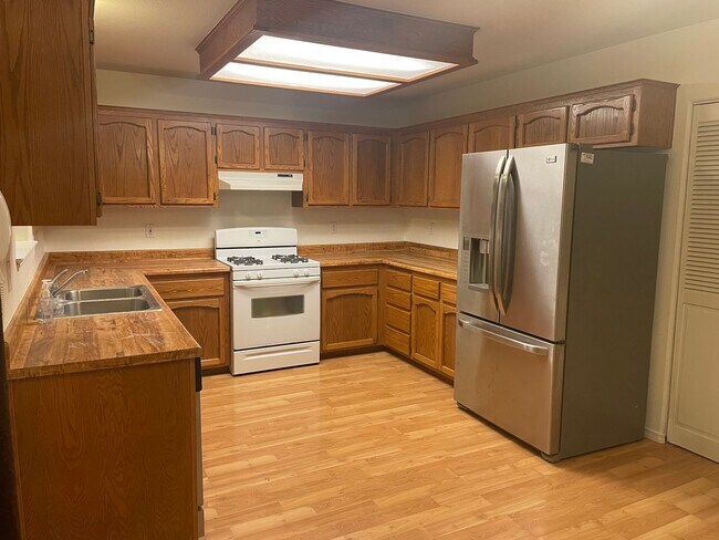 Foto del edificio - Spacious Clinton Home with New Upgrades!