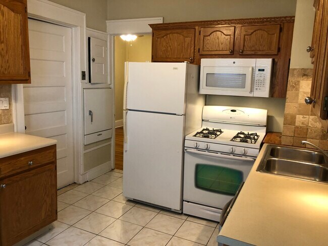 Foto del edificio - 125 Roosevelt Ave