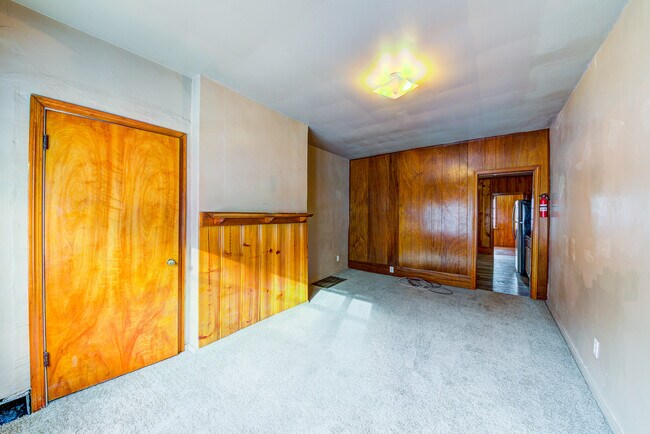 Building Photo - AVAILABLE JULY 2026 - Spacious 2 Bedroom, 1.5 Bathroom Home!