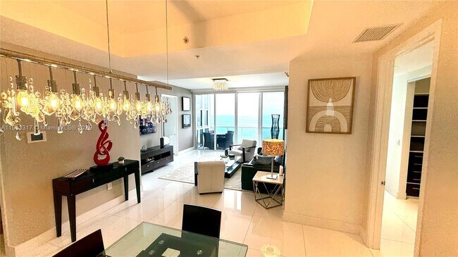 Foto del edificio - 18201 Collins Ave