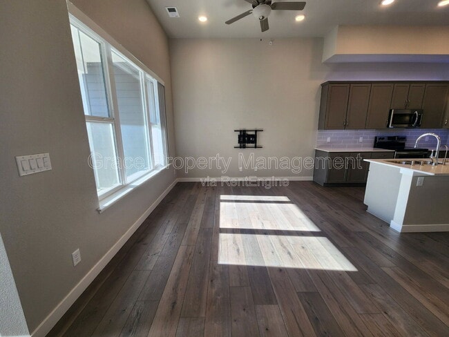 Building Photo - 305 High Point Dr