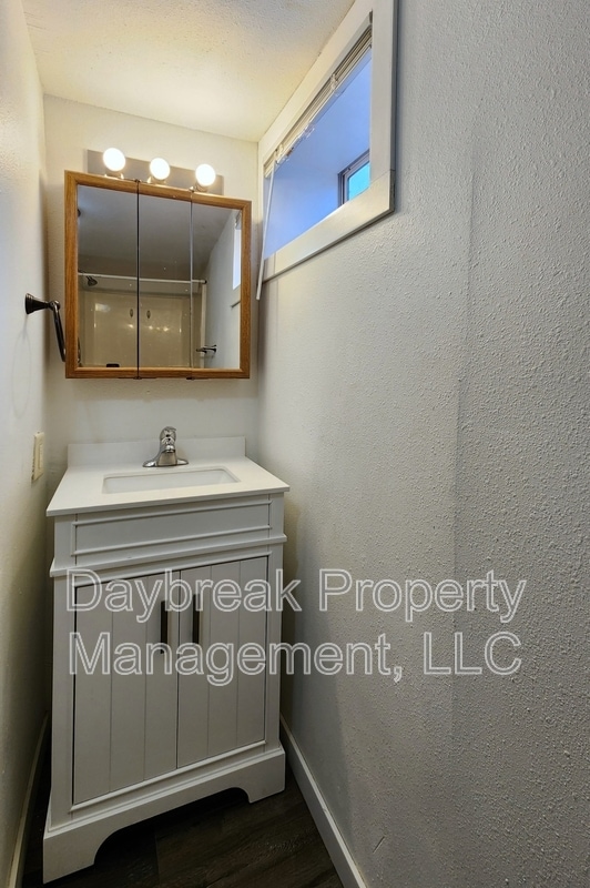 Building Photo - 6 11th St S