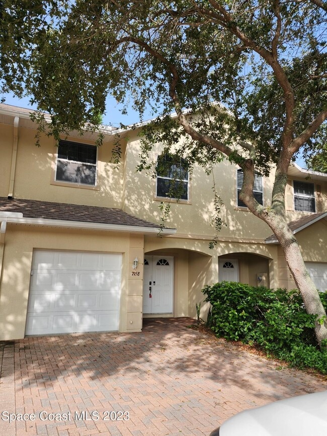 Building Photo - 7958 Evelyn Ct