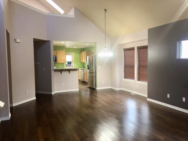 Building Photo - First Floor Master!!