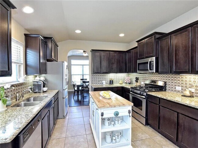 Building Photo - 141 Florenz Ln