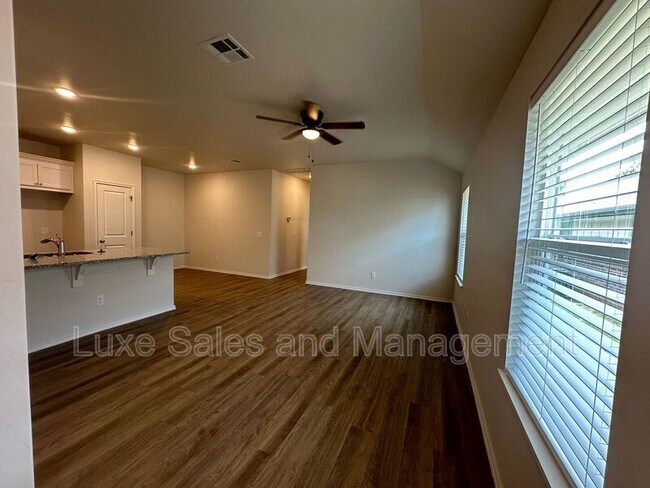 Foto del edificio - 3707 Franks Way