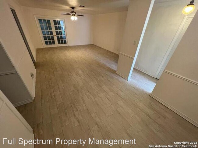 Foto del edificio - 3 br, 2 bath House - 7026 Spring Leaf St