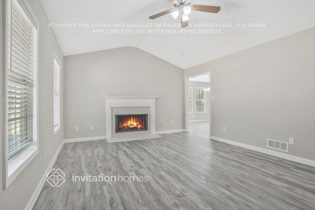 Foto del edificio - 389 Grove Hill Dr