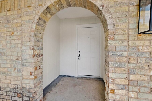Building Photo - 903 Ravenswood Dr