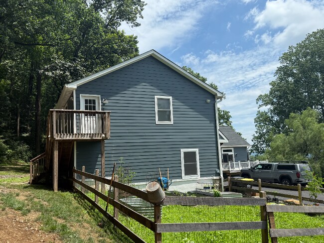 Foto del edificio - 3911 Dogwood Ln