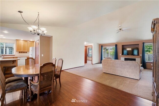 Building Photo - Extremely well maintained Rambler located ...
