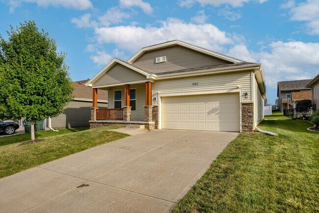 Foto del edificio - Spacious 4-Bedroom Near Lake Cunningham