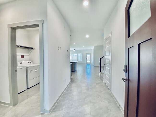 Building Photo - 28907 YACHTING POINT Ln