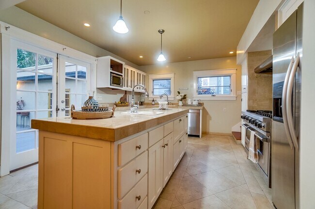 Foto del edificio - 3131 E Corto Pl