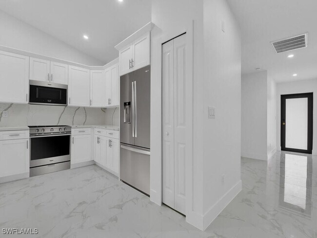 Foto del edificio - 4929-4931 Leonard Blvd S