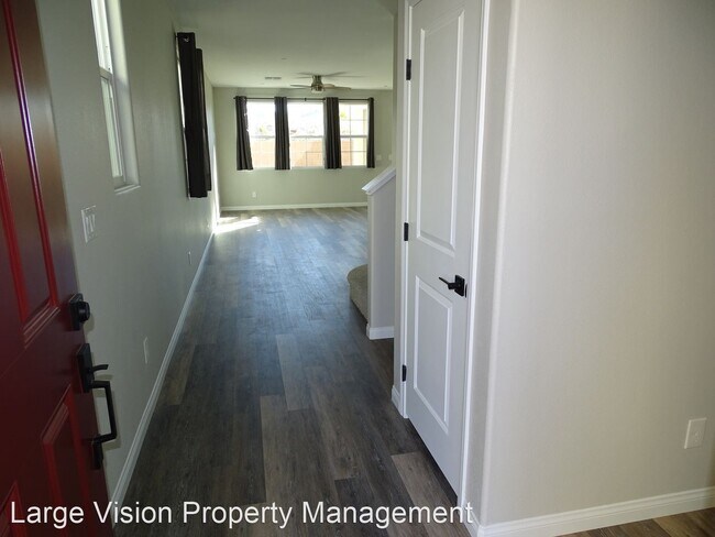 Foto del edificio - 5 br, 3 bath House - 3163 Segesta Avenue
