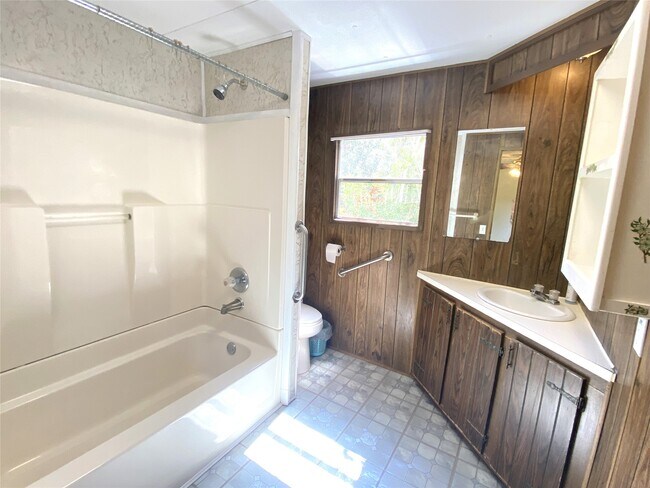 Foto del edificio - 14662 Brooks Rd