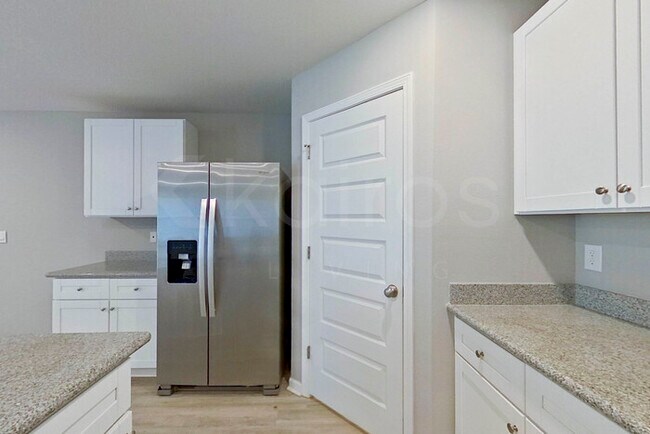 Foto del edificio - 357 Monarch Ln