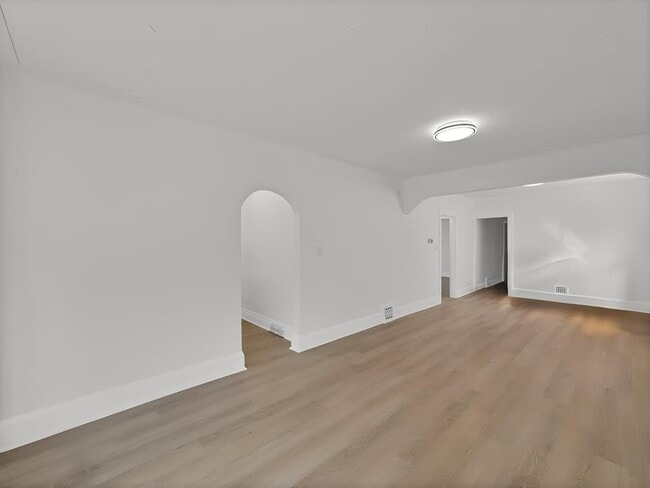 Building Photo - 20 Edgar St