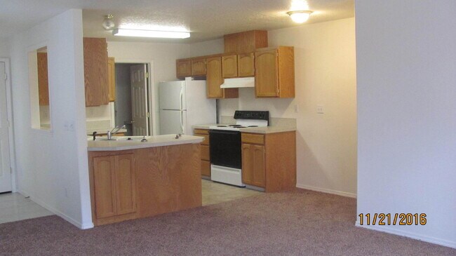 Building Photo - Dorothy2206