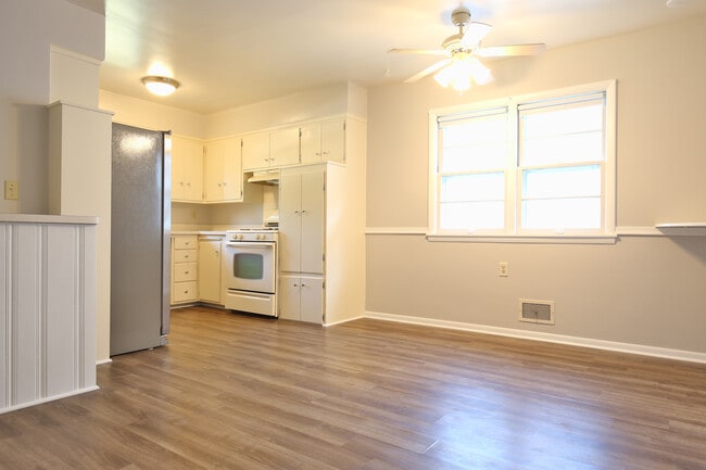 Kitchen/Dining Room - 5752 Russell Ave S