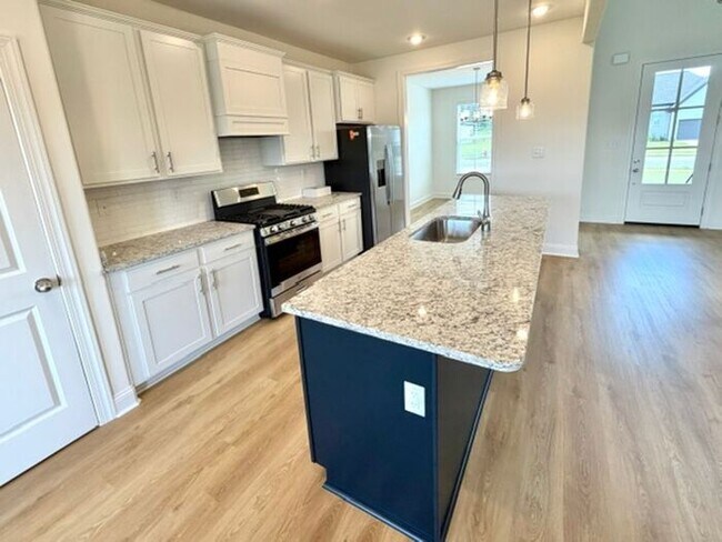 Foto del edificio - OPEN HOUSE! Now Leasing a Brand New 4 bedroom 2.5 bath home in Oakland.