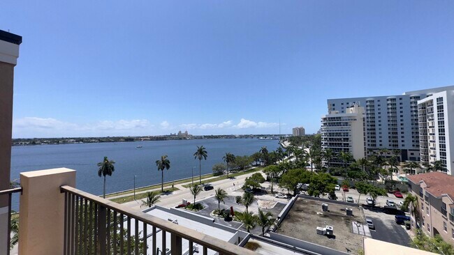 Building Photo - 1801 N Flagler Dr