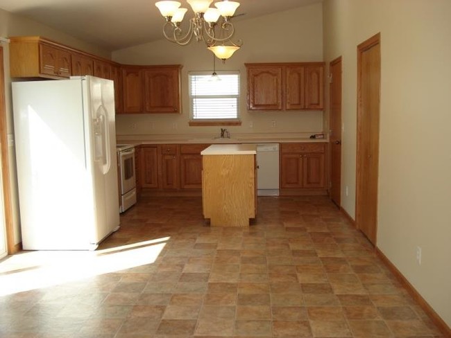 Building Photo - 132 Butterfield