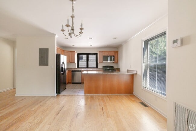 Interior Photo - Summerview Square