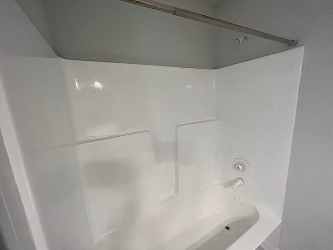 Building Photo - 140 Lanier Dr