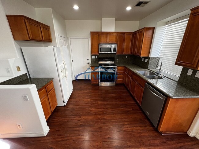 Foto del edificio - For Lease: 3 Bed, 2.5 Bath in Gated Parksi...