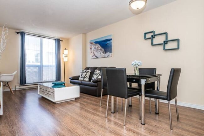 Building Photo - 66 Bd René-Lévesque E