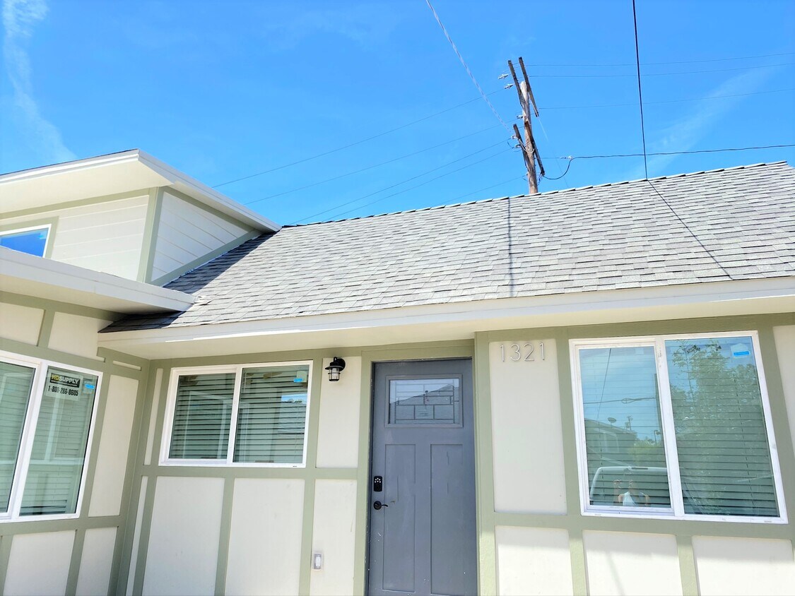 Primary Photo - 1325 W 30th St