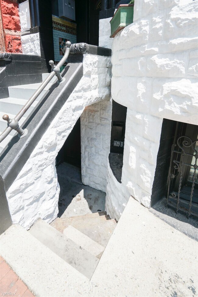 Foto del edificio - Studio, 1 bath Townhome - 619 Florida Aven...