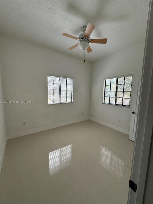 Foto del edificio - 2851 Riverside Dr