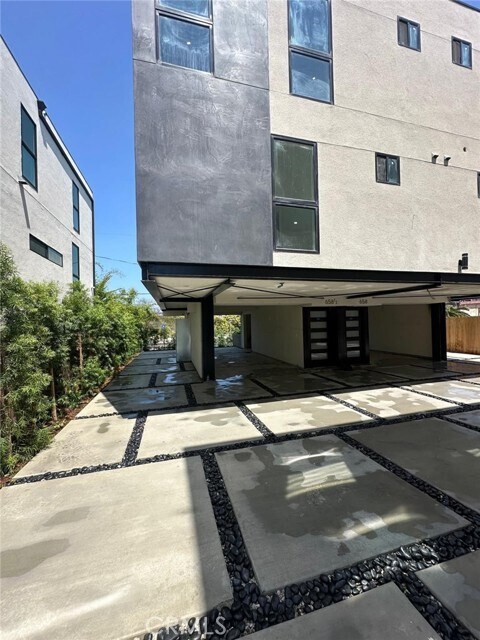 Building Photo - 656 Mariposa Ave