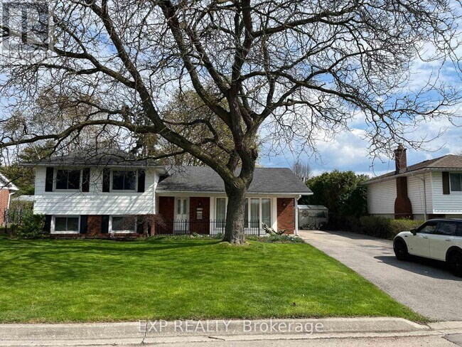 Photo du bâtiment - 5106 Meadowhill Rd