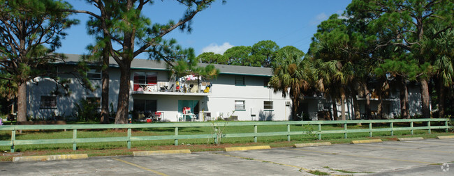 Otro - College Park & Green Tree Apartments