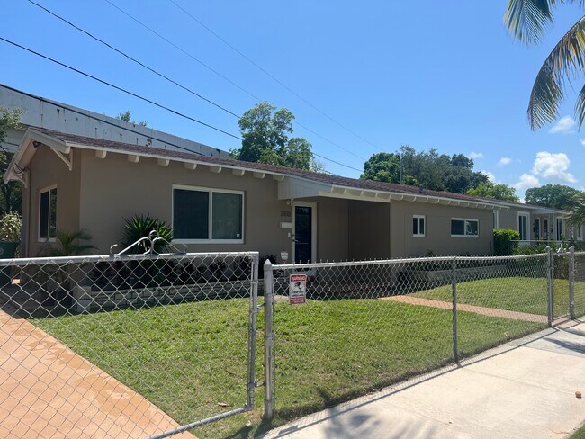 Building Photo - 2100 SW 26th St