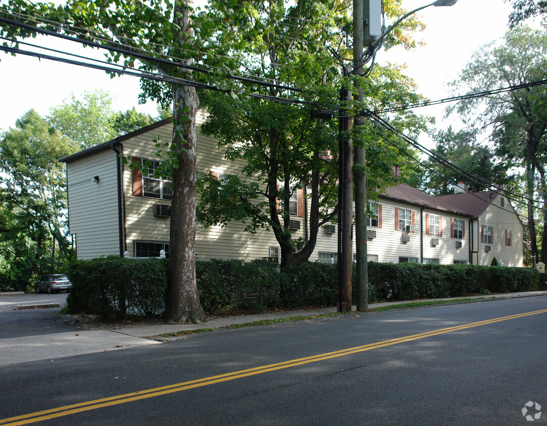 Building Photo - 10 Westview Ave