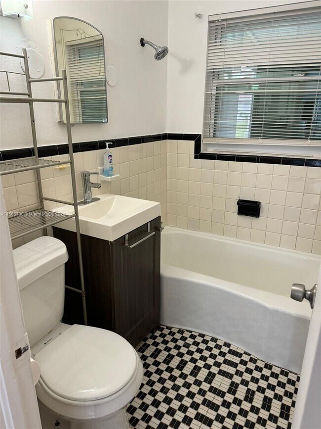 Building Photo - 1324 N 58th Ave