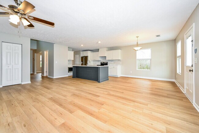 Foto del edificio - 711 Elderberry Way