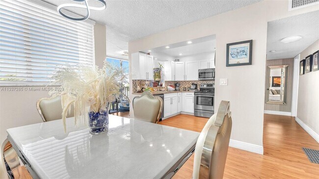 Building Photo - 9401 SW 4th St # 408