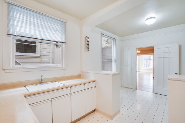 Building Photo - 1556 Filbert St