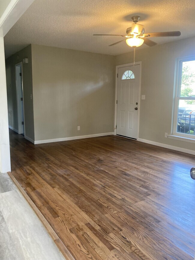 Building Photo - 633 Graysville Rd