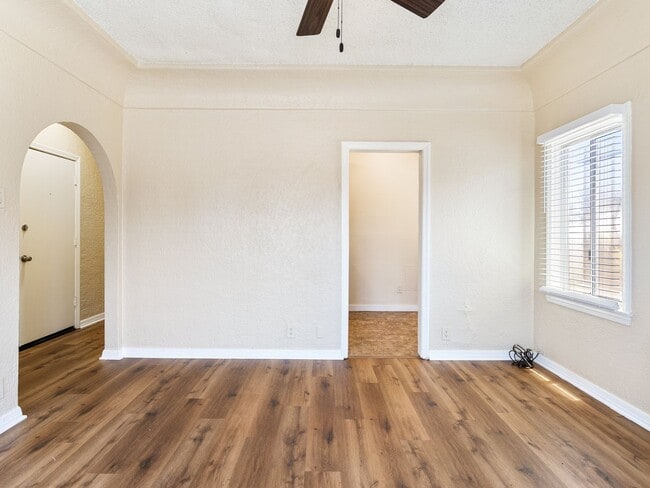 Foto del edificio - 1324 N Peterson Ave