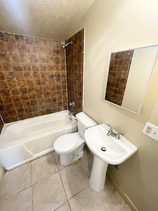 Foto del edificio - Martindale-Brightwood 4BR House!