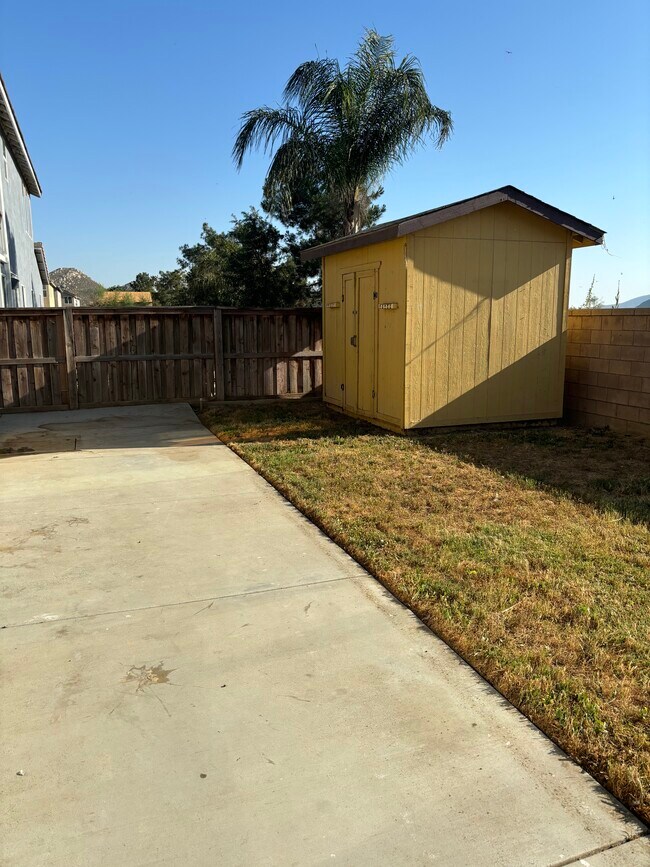 Building Photo - 592 Groveside Dr