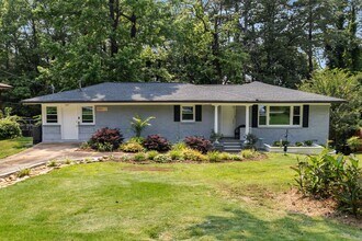 Building Photo - 553 Collingwood Dr